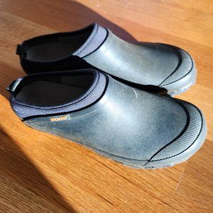 Black Bogs - size 7 - Clogs